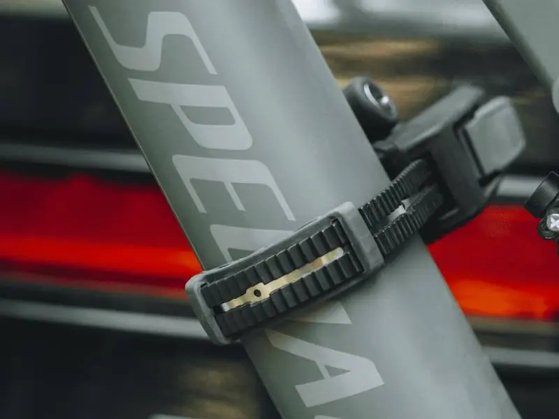 No es barato, pero este portabicicletas con sensor de aparcamiento te puede salvar de más de una estas vacaciones 3 Motor16 Thule portabicicls con sensor