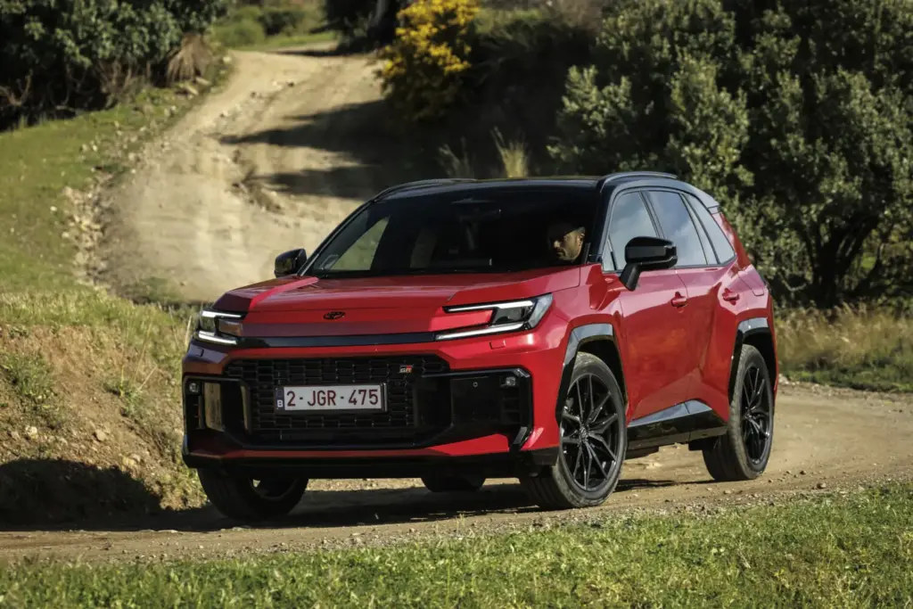 Toyota RAV4 HEV 2026 14 Motor16