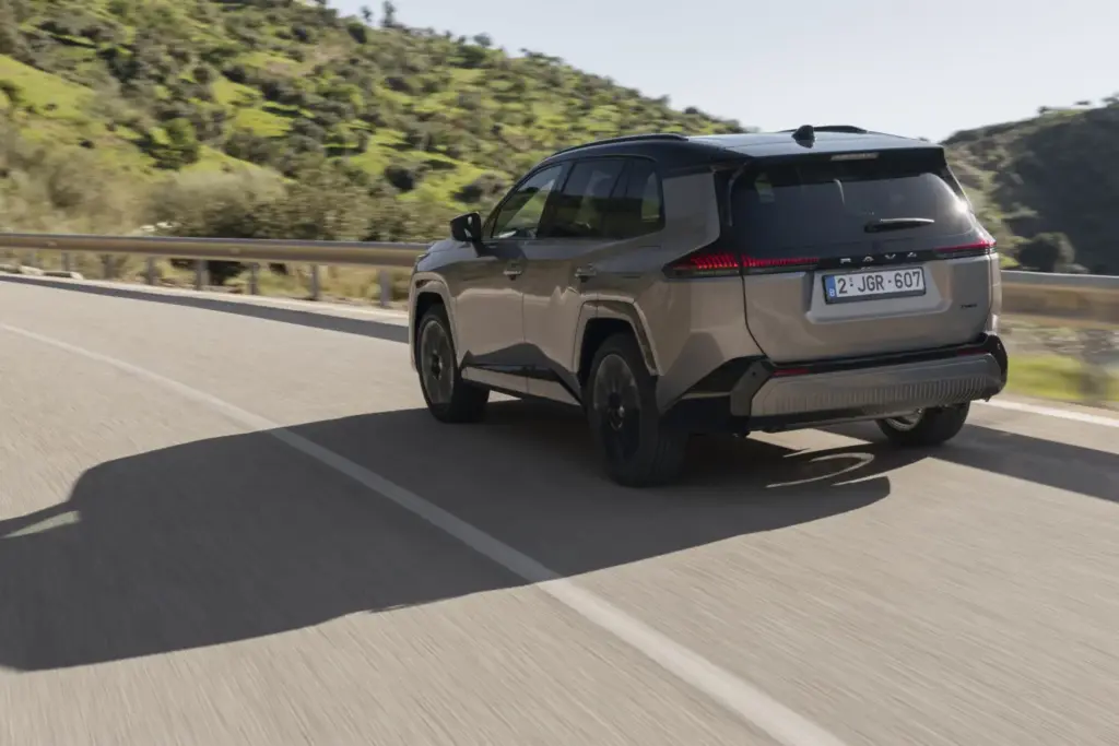 Toyota RAV4 HEV 2026 3 Motor16