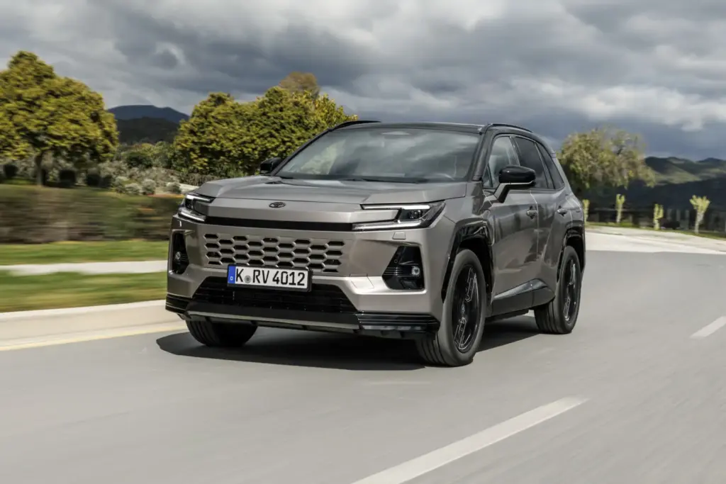 Toyota RAV4 PHEV 2026 1 Motor16