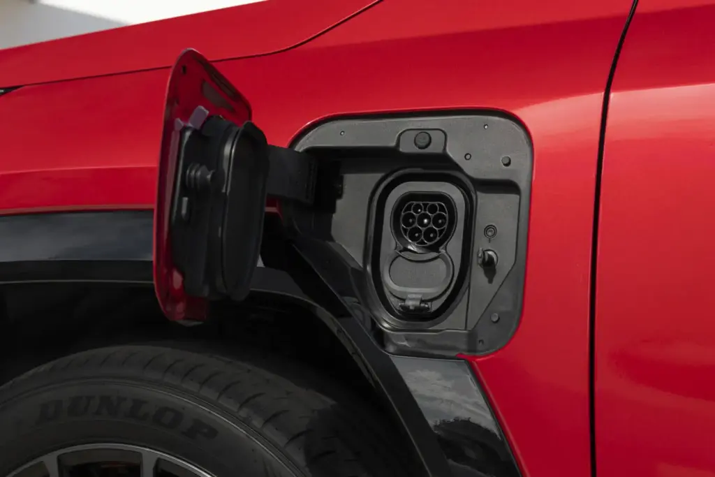 Toyota RAV4 PHEV 2026 10 Motor16