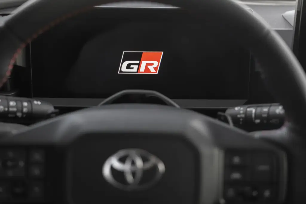 Toyota RAV4 PHEV 2026 11 Motor16