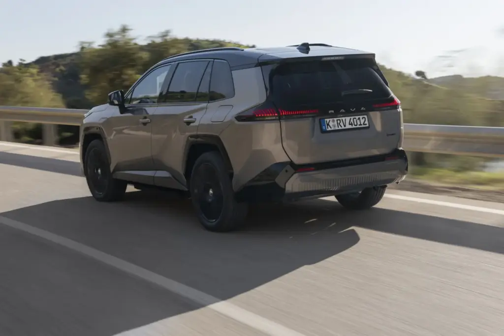 Toyota RAV4 PHEV 2026 2 Motor16