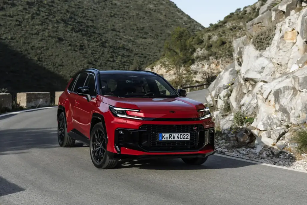 Toyota RAV4 PHEV 2026 9 Motor16