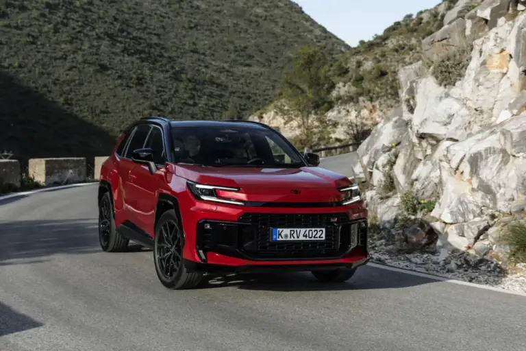 La guerra en Irán obliga a Toyota a recortar 83.000 unidades del RAV4 hasta noviembre