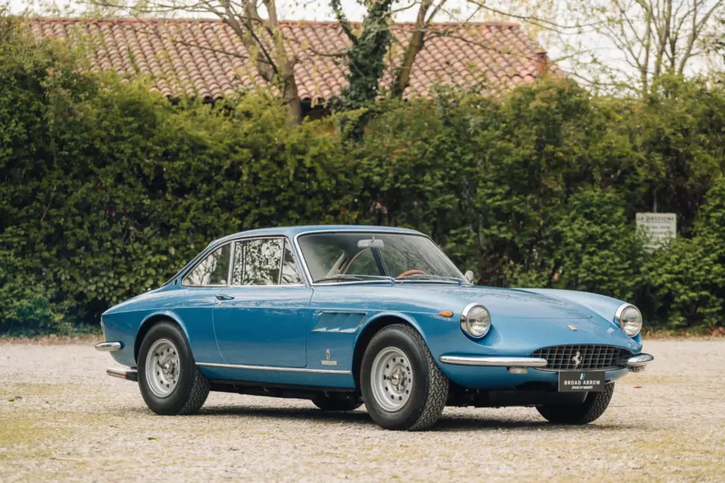 VE26 1968 Ferrari 330 GTC Motor16