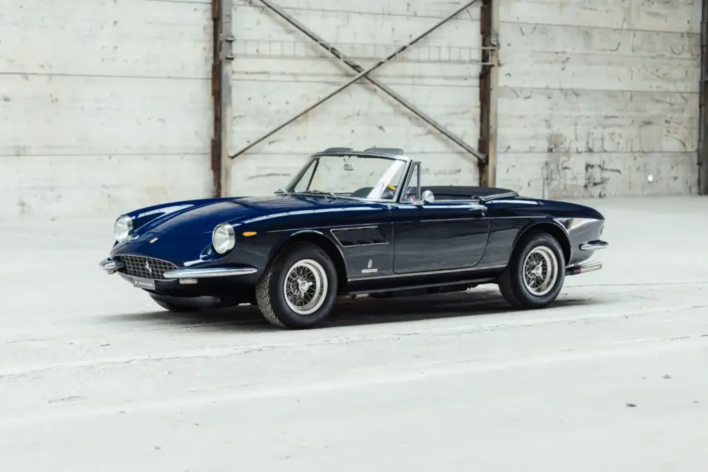 VE26 1968 Ferrari 330 GTS Motor16