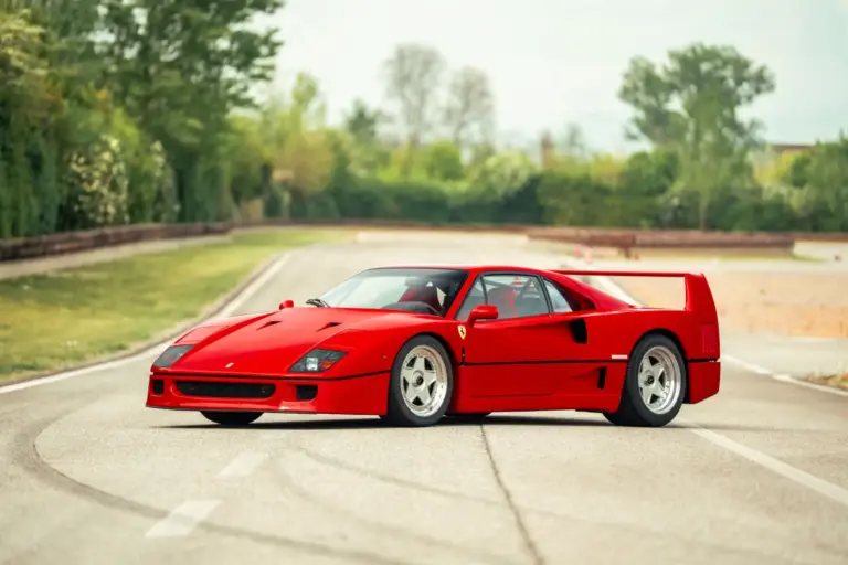 Lewis Hamilton rescata un Ferrari F40 barn find para su colección