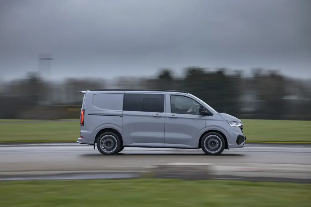 VOLKSWAGEN TRANSPORTER SPORTLINE 7 Motor16