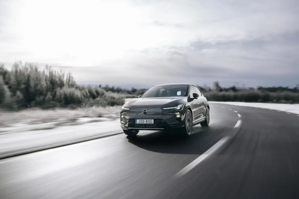 VOLVO EX60 2 Motor16