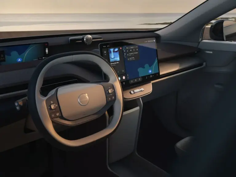 Volvo EX60: pantalla de 15 pulgadas con Android Automotive, carga de 400 kW y 810 km de autonomía