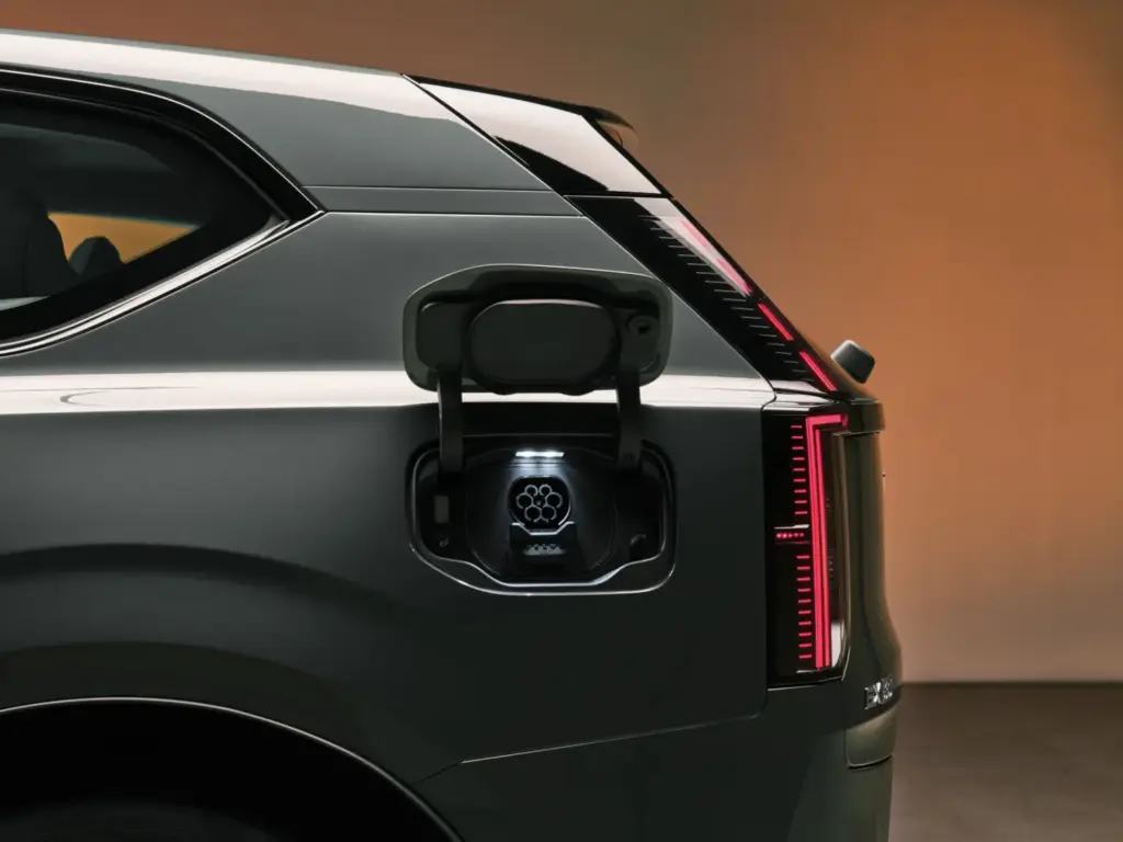 VOLVO EX60 7 Motor16