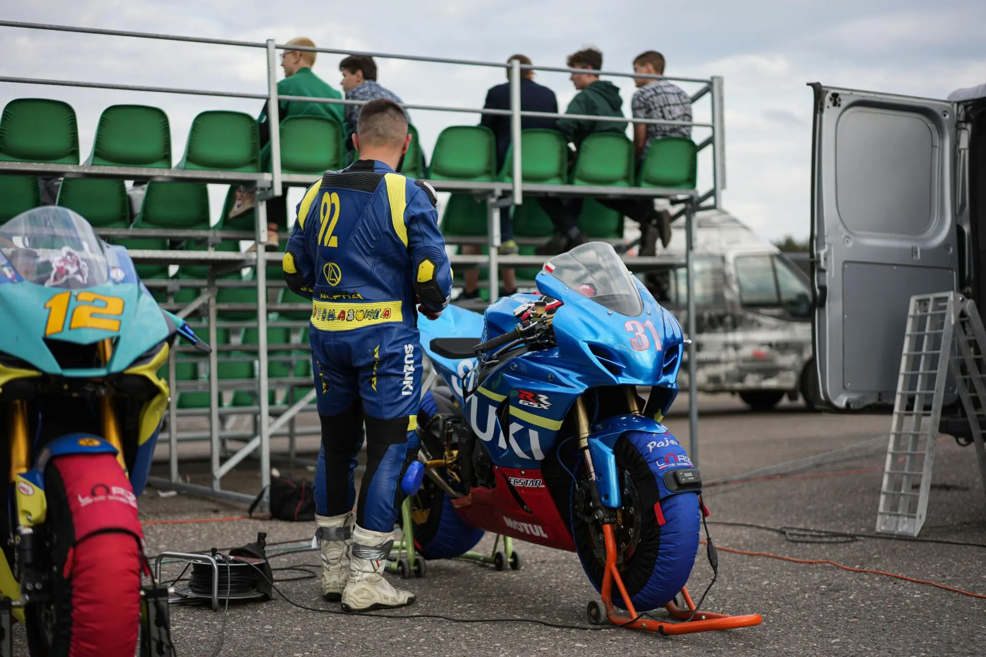 MotoGP 2027 planea reducir a una moto por piloto: ¿cómo cambiarán las carreras? 1 Motor16 reglamento MotoGP 2027