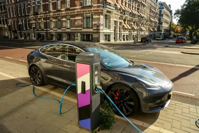 Los coches eléctricos rozan el 20% en Europa y hunden al diésel