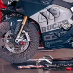 Ducati estrena basculante y carenado en Jerez para frenar a Aprilia