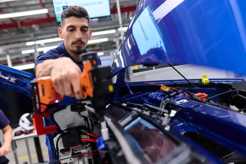 fabrica bmw i3 neue klasse 2026 2027 32 Motor16