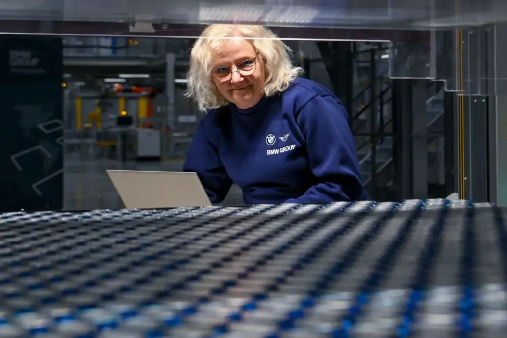 fabrica bmw i3 neue klasse 2026 2027 9 Motor16