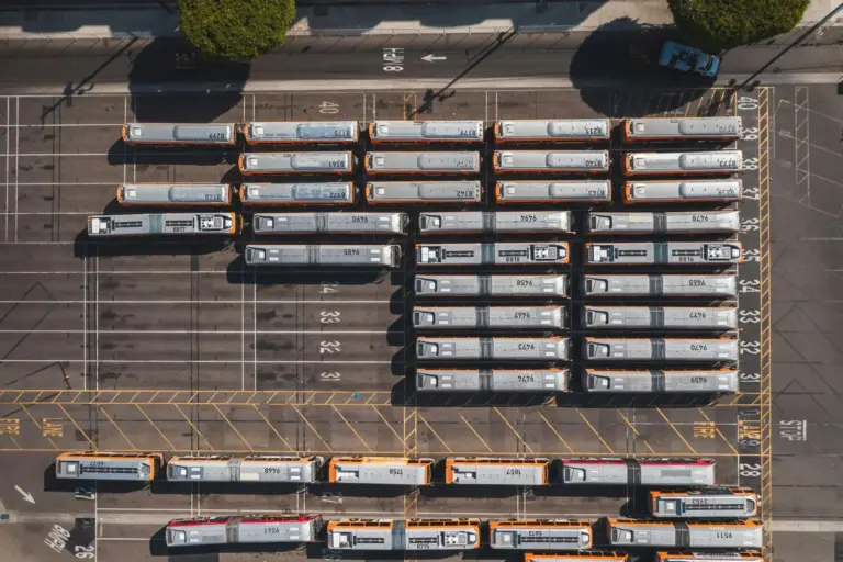 Italia compra 90 autobuses con fondos de la Unión Europea y no puede usarlos