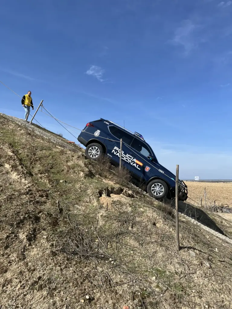 Las 27 unidades de KGM Rexton para la Policía Nacional vienen con curso de conducción del RACC