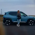 «El poder de las primeras veces»: la nueva campaña emocional con la que Kia presenta el EV2, su coche de acceso a la movilidad eléctrica