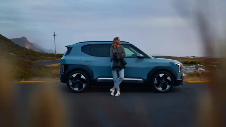 «El poder de las primeras veces»: la nueva campaña emocional con la que Kia presenta el EV2, su coche de acceso a la movilidad eléctrica