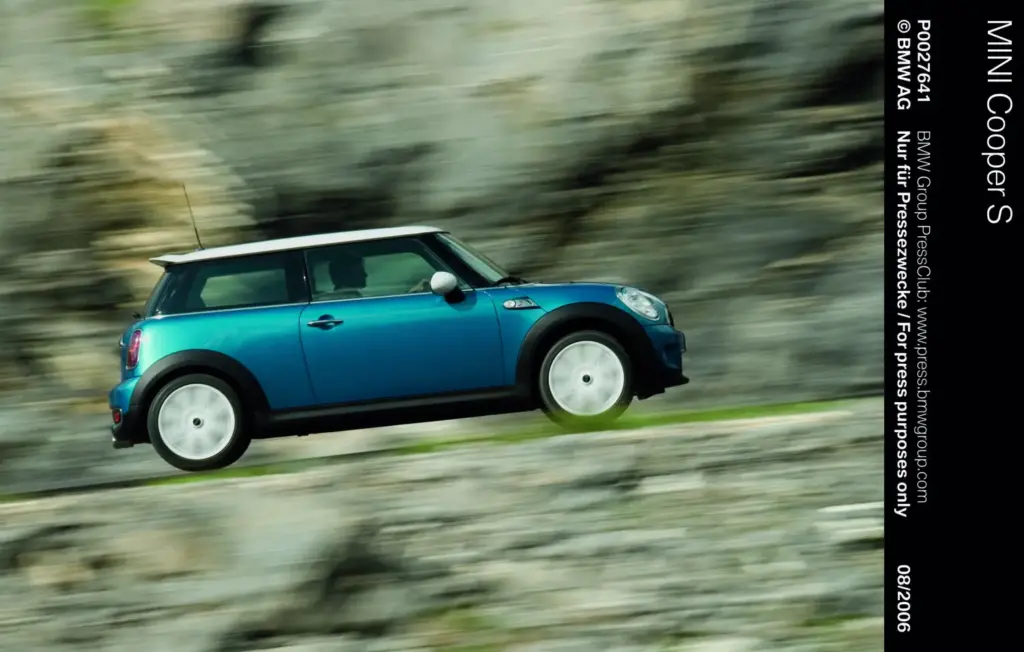 mini moderno 25 anos fabrica 10 Motor16