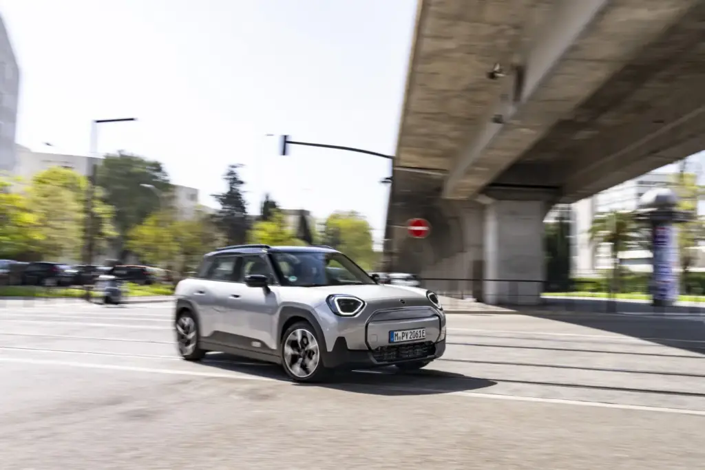 El Mini moderno cumple 25 años y va camino de las cinco millones de unidades