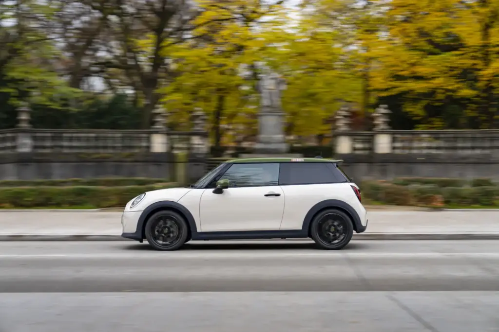 El Mini moderno cumple 25 años y va camino de las cinco millones de unidades