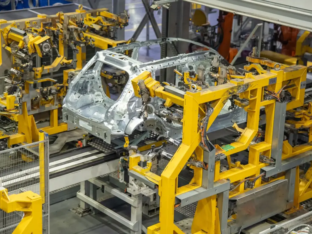 mini moderno 25 anos fabrica 37 Motor16