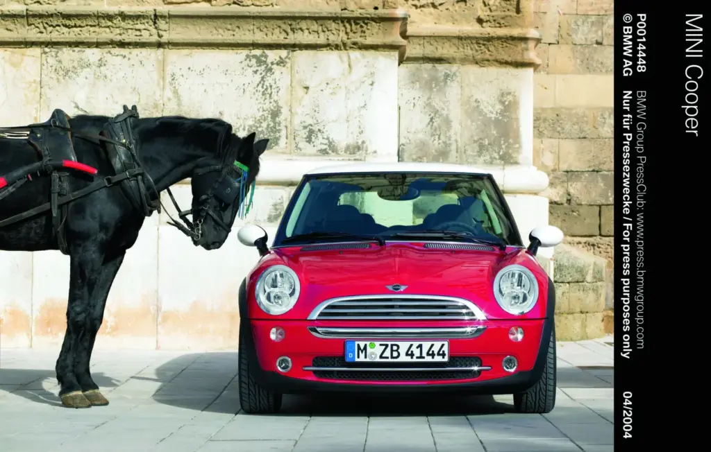 mini moderno 25 anos fabrica 6 Motor16