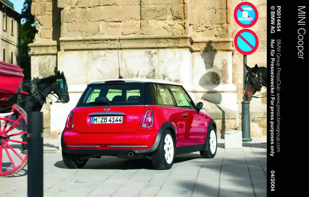 mini moderno 25 anos fabrica 7 Motor16