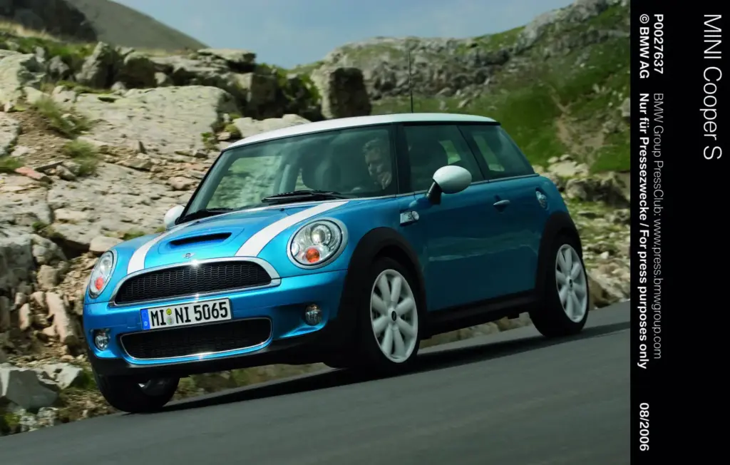 mini moderno 25 anos fabrica 9 Motor16