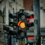 La multa por saltarte un semáforo en ámbar según la DGT