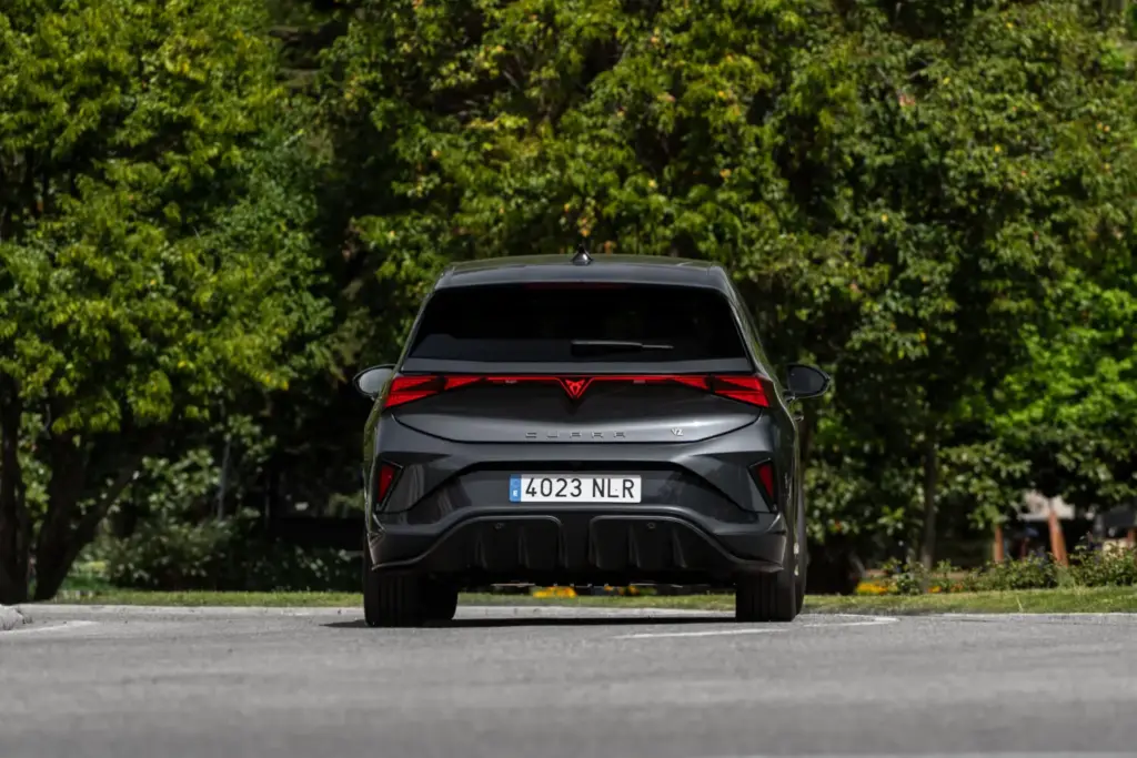 nuevo cupra born vz gris timanfaya 2027 madrid 12 Motor16