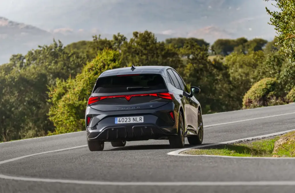 nuevo cupra born vz gris timanfaya 2027 madrid 15 Motor16