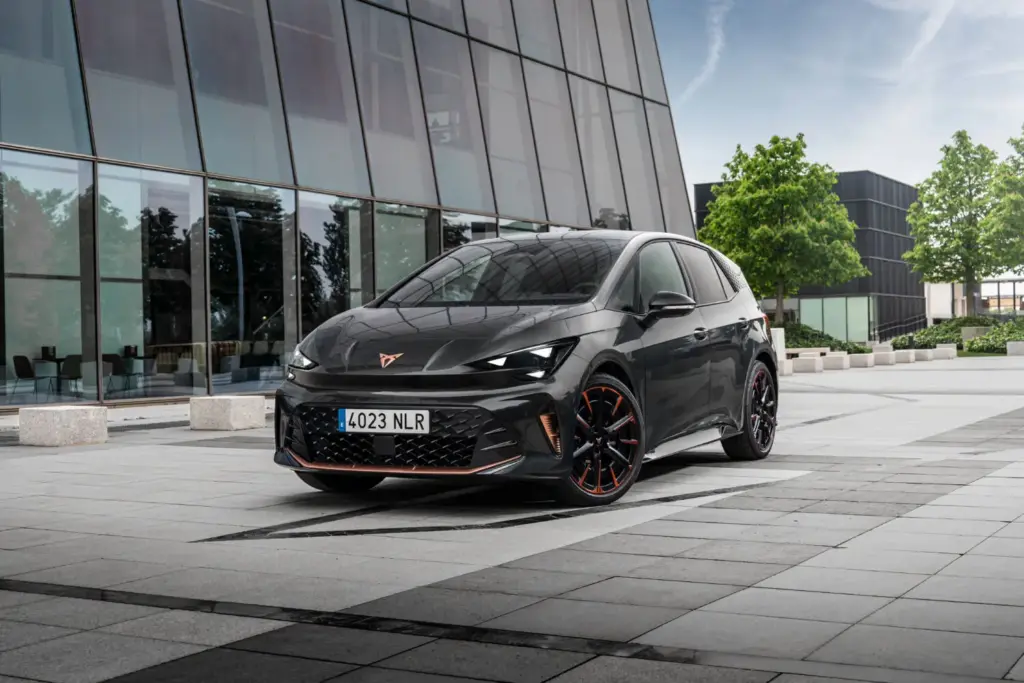 nuevo cupra born vz gris timanfaya 2027 madrid 19 Motor16