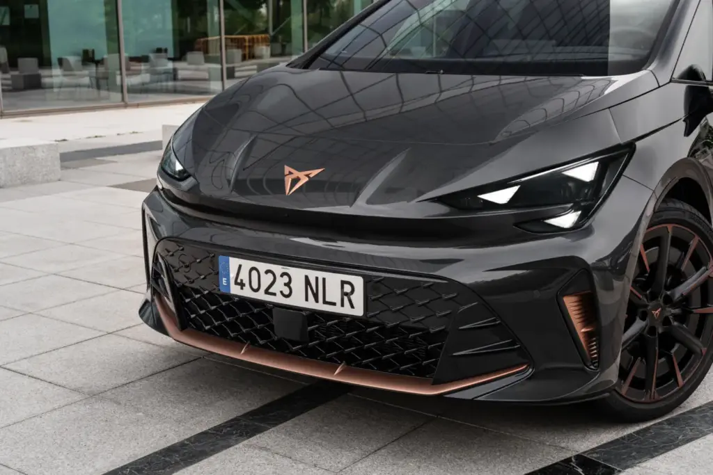 nuevo cupra born vz gris timanfaya 2027 madrid 20 Motor16