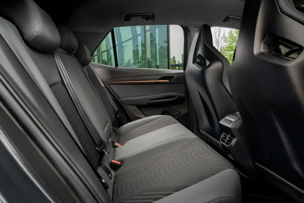 nuevo cupra born vz gris timanfaya 2027 madrid 21 Motor16