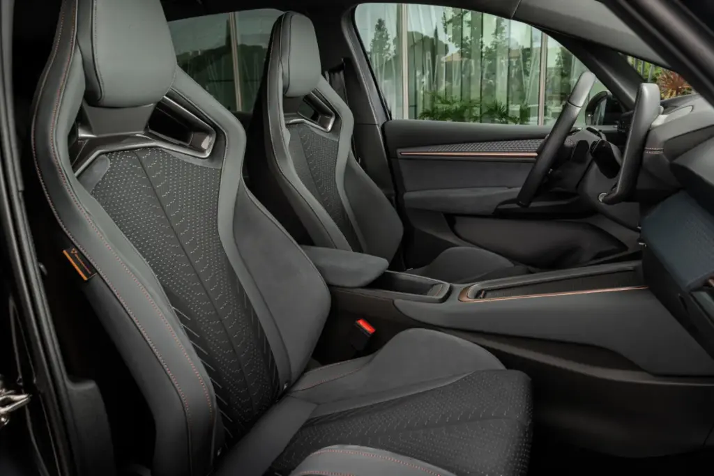 nuevo cupra born vz gris timanfaya 2027 madrid 22 Motor16