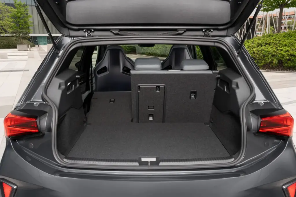 nuevo cupra born vz gris timanfaya 2027 madrid 30 Motor16