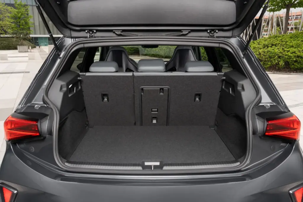 nuevo cupra born vz gris timanfaya 2027 madrid 31 Motor16