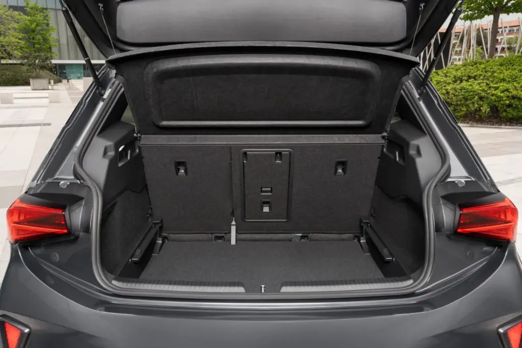 nuevo cupra born vz gris timanfaya 2027 madrid 33 Motor16