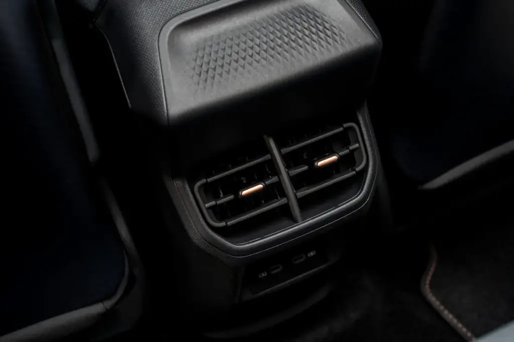 nuevo cupra born vz gris timanfaya 2027 madrid 49 Motor16