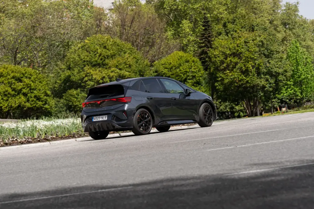 nuevo cupra born vz gris timanfaya 2027 madrid 9 Motor16