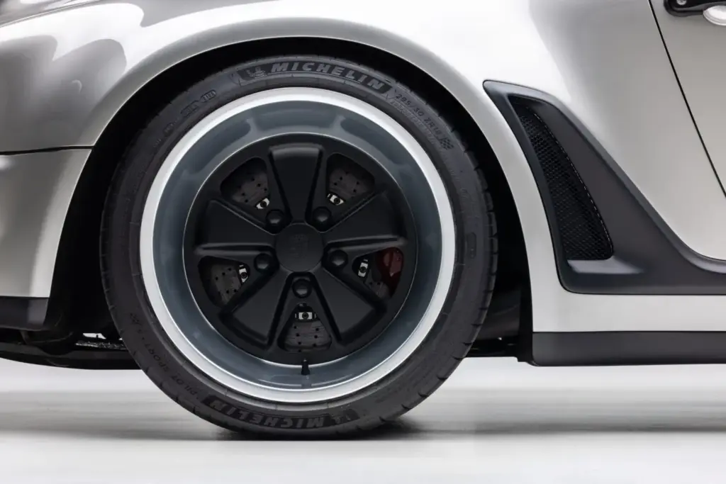 porsche 911 turbo 964 singer classic turbo restomod subasta venta precio 6 Motor16