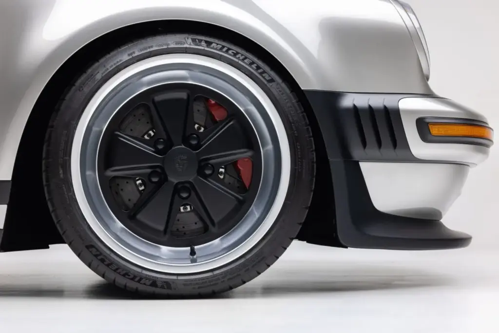 porsche 911 turbo 964 singer classic turbo restomod subasta venta precio 7 Motor16