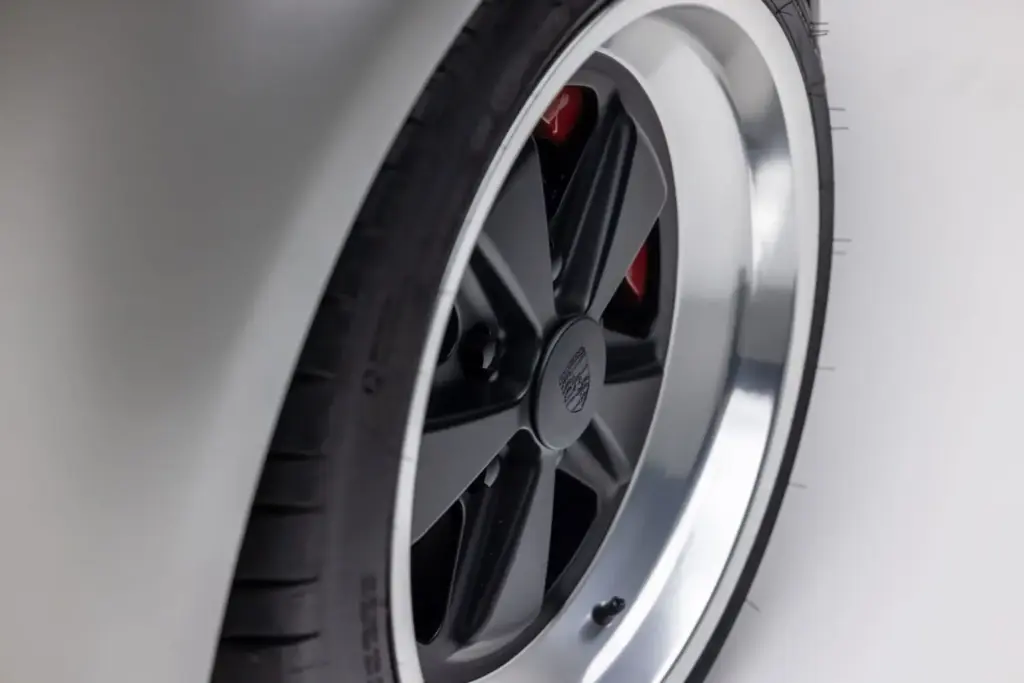 porsche 911 turbo 964 singer classic turbo restomod subasta venta precio 73 Motor16