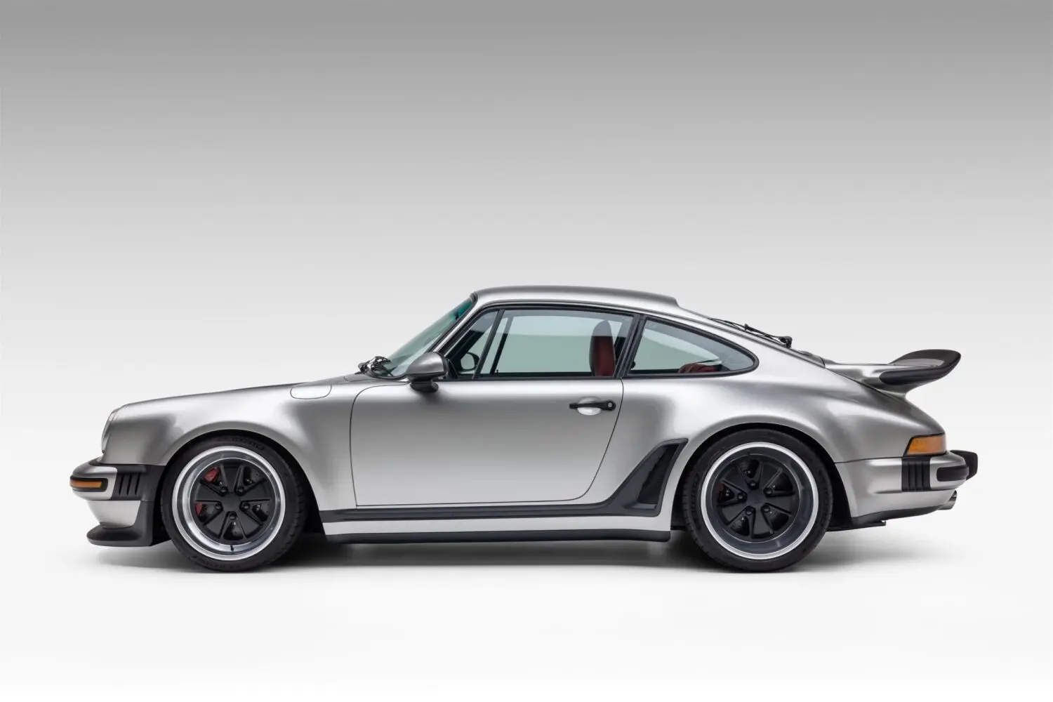 Este Porsche 911 Turbo de Singer es uno de los restomods más deseables sobre la base del 964, y está a la venta 