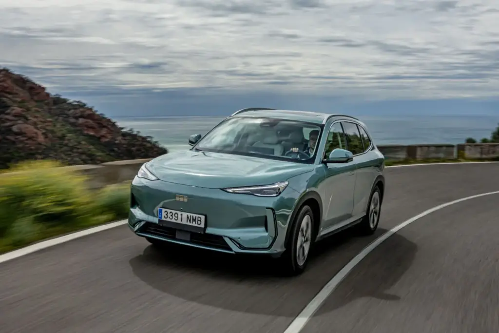 Primera prueba del Geely E5: Eléctrico familiar con 475 km de autonomía y precio ajustado