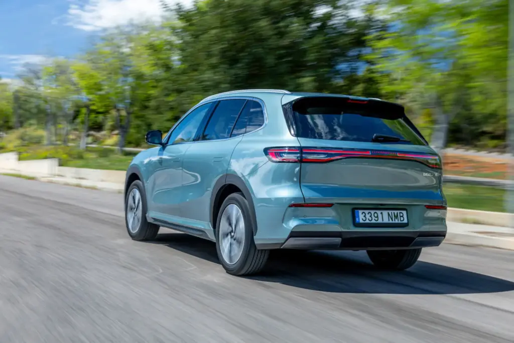 Primera prueba del Geely E5: Eléctrico familiar con 475 km de autonomía y precio ajustado